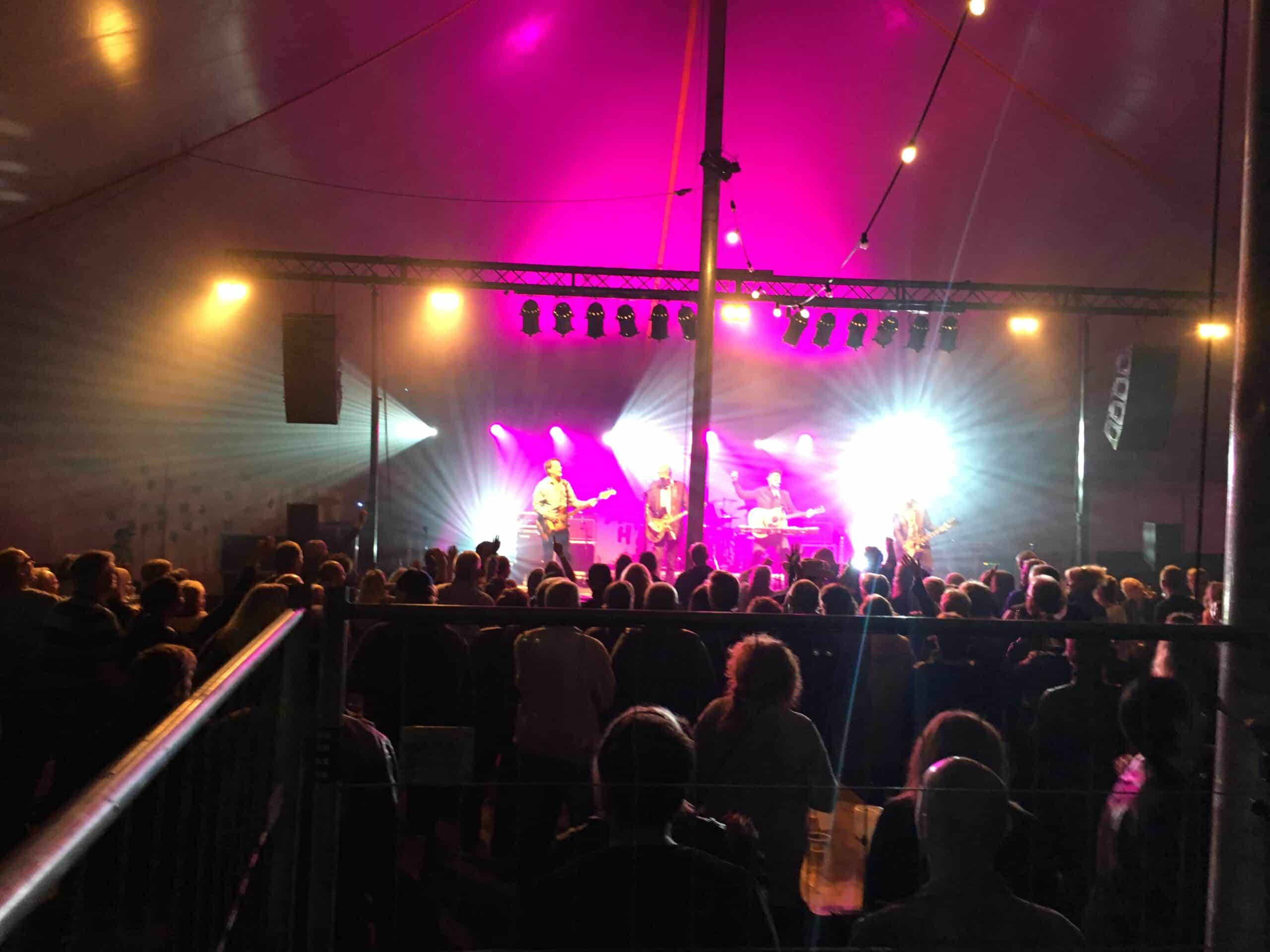 Brande rocker i teltet – Europaz lyd lys scene festival scene 2